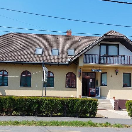 Teke Panzio Bed and Breakfast Körmend Eksteriør billede